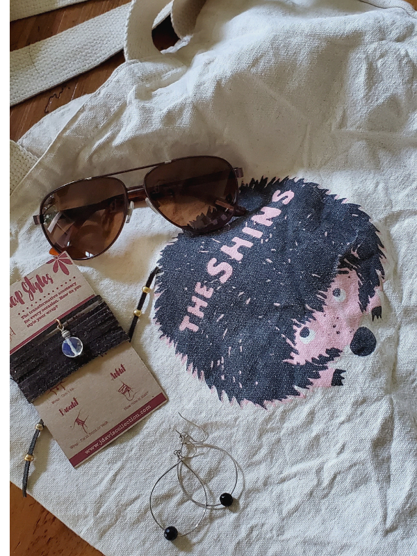 Shins bag with silver & black jewelry